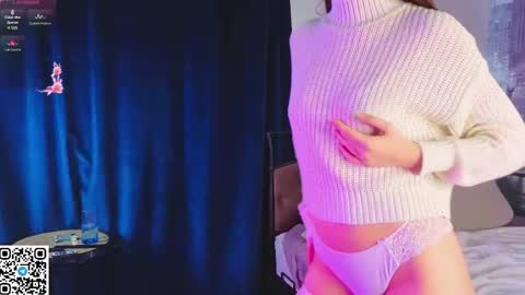 Julia online show from October 17, 2025, 8:17 am