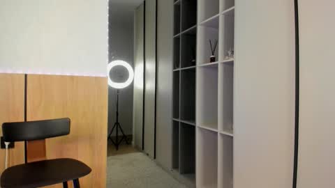 Julia online show from October 21, 2025, 8:20 pm