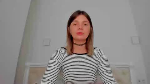 Snapshot of lallie_ chatting on February 5, 2026, 3:27 pm Lallie online show from February 5, 2026, 3:27 pm