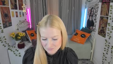 Snapshot of laly_peach chatting on October 28, 2025, 12:09 pm Laly online show from October 28, 2025, 12:09 pm