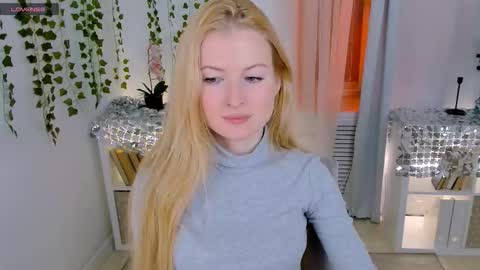 Snapshot of laly_peach chatting on December 19, 2025, 5:42 pm Laly online show from December 19, 2025, 5:42 pm
