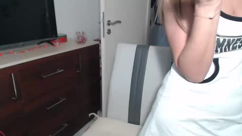 Snapshot of lamadrina006 chatting on December 2, 2024, 9:02 am LaMadrina006 online show from December 2, 2024, 9:02 am