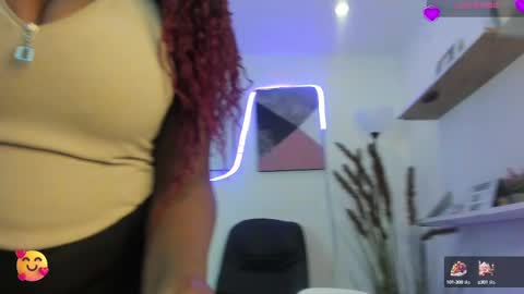 Snapshot of lana__beaux chatting on February 17, 2025, 7:10 pm    online show from February 17, 2025, 7:10 pm