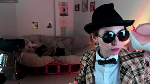 just call me Lana  and her security online show from December 4, 2024, 8:34 am