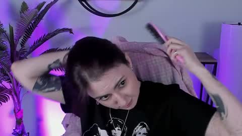 just call me Lana  and her security online show from March 6, 2025, 6:26 pm