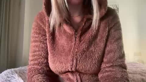 Lana online show from February 17, 2026, 7:05 am