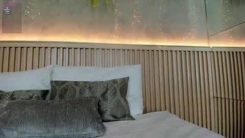 lana_lann online show from March 4, 2026, 12:33 pm