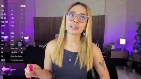 Lana online show from November 4, 2025, 3:49 am