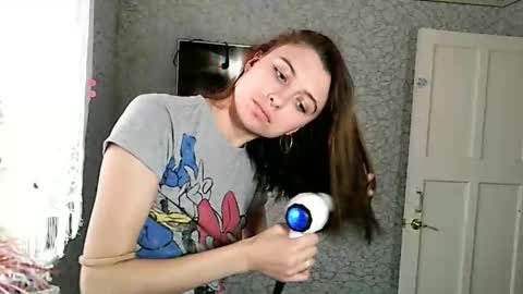 Lana online show from December 1, 2025, 9:47 am