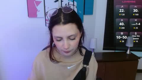 Alana Garcia  online show from October 15, 2025, 11:54 am