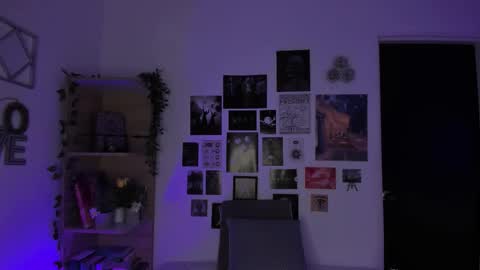 lanaherondale_ online show from November 2, 2025, 9:06 pm