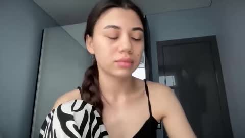 Lana online show from November 26, 2025, 1:12 pm