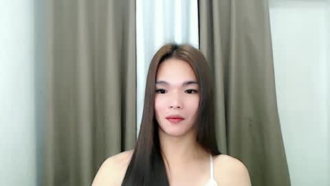 lanawyatt_ online show from February 6, 2025, 1:54 pm