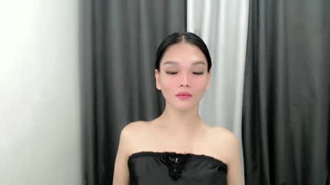 lanawyatt_ online show from October 6, 2025, 5:54 pm