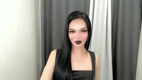 lanawyatt_ online show from November 1, 2025, 2:08 pm