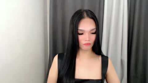 lanawyatt_ online show from November 7, 2025, 6:19 pm