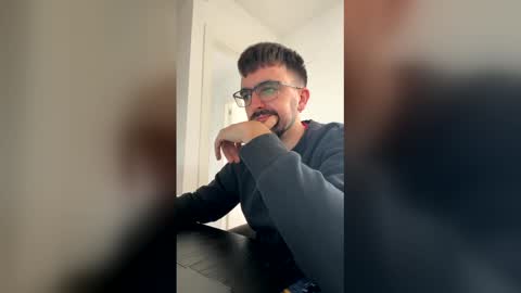 Snapshot of lander920612 chatting on February 21, 2026, 9:21 am lander920612 online show from February 21, 2026, 9:21 am