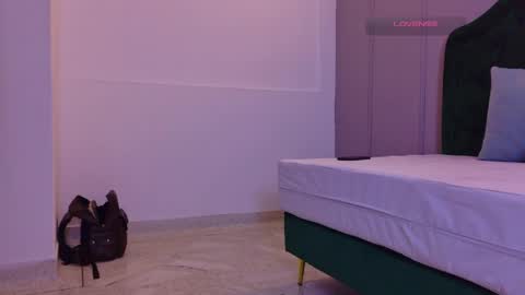 LANEMUGLER online show from April 18, 2026, 7:07 pm