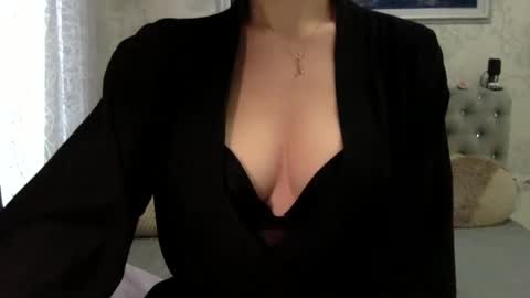 langoria online show from February 5, 2026, 12:21 pm