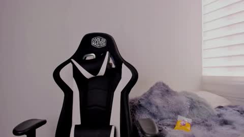 lanna_as online show from February 11, 2025, 6:22 pm