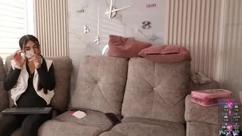 lanna_as online show from October 9, 2025, 2:04 pm