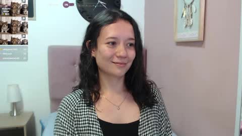 Lanna online show from January 9, 2025, 4:49 pm