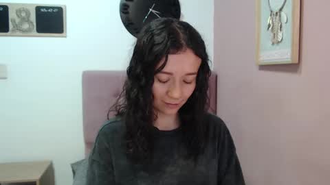 Lanna online show from March 6, 2025, 1:35 pm