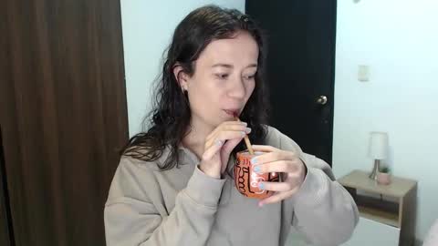 Lanna online show from September 12, 2025, 1:11 pm