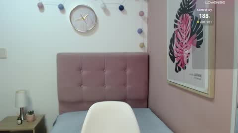 Lanna online show from November 5, 2025, 1:11 pm