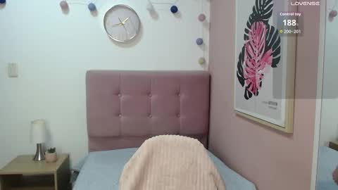 Lanna online show from November 6, 2025, 1:12 pm