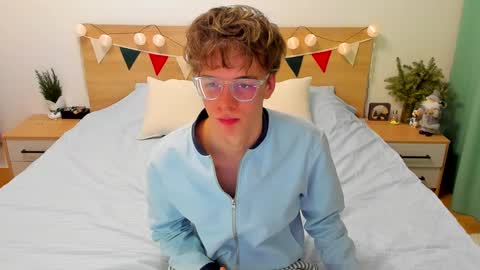 Fandi online show from January 12, 2025, 5:44 pm