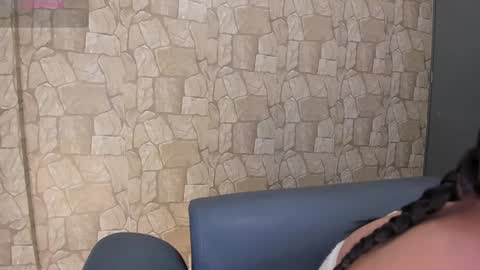 lapeligrosa_ online show from February 8, 2025, 12:06 pm