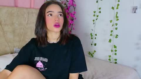 Lara Gill online show from February 26, 2026, 7:35 pm