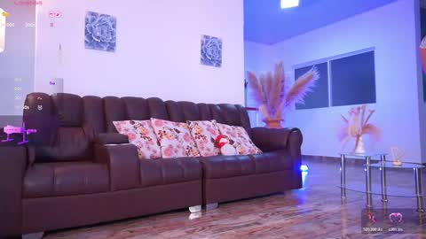 Hello Guys I am Lara Giraldo  WELCOME To my room online show from December 4, 2025, 12:53 am