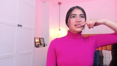 Lara Madisson online show from December 5, 2024, 11:40 pm