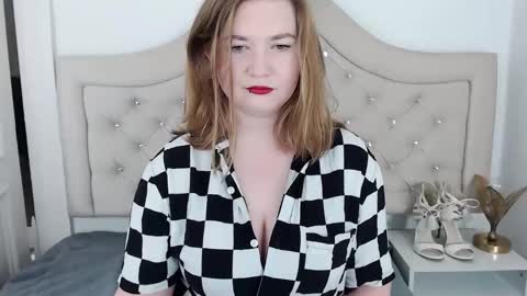 Snapshot of laraflirt chatting on February 5, 2025, 10:33 pm LaraFlirt online show from February 5, 2025, 10:33 pm