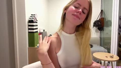 Stella online show from March 3, 2026, 10:21 am