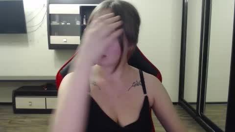 Laralianna online show from February 18, 2025, 3:43 pm