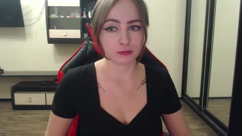 Laralianna online show from February 23, 2025, 5:29 pm