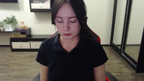 Laralianna online show from October 8, 2025, 2:25 pm