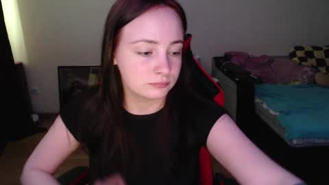 Laralianna online show from April 22, 2026, 1:56 pm