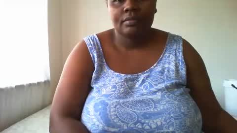 Snapshot of laralovex chatting on December 7, 2024, 9:06 am laralovex online show from December 7, 2024, 9:06 am