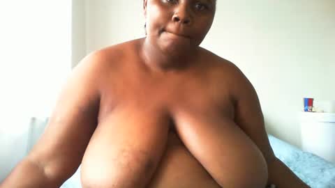 Snapshot of laralovex chatting on March 16, 2026, 9:46 am laralovex online show from March 16, 2026, 9:46 am