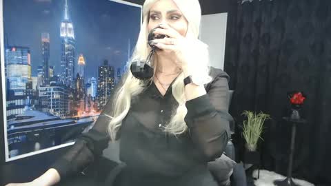 laras_moans online show from February 4, 2025, 11:27 am