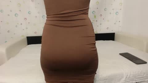 larataylorrr online show from October 9, 2025, 6:00 am