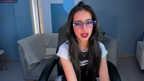 Larisa Smirnov online show from October 1, 2025, 4:40 am