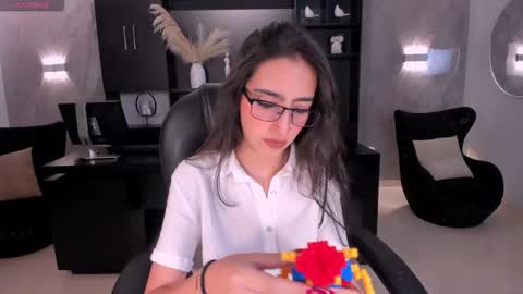 Larisa Smirnov online show from January 12, 2026, 5:01 am