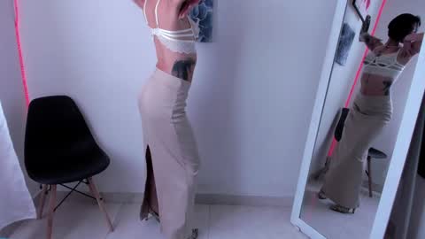 Snapshot of larissa_baker chatting on December 5, 2024, 8:44 pm isa 3 online show from December 5, 2024, 8:44 pm