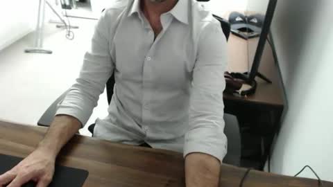 latexdave84 online show from October 15, 2025, 10:48 am