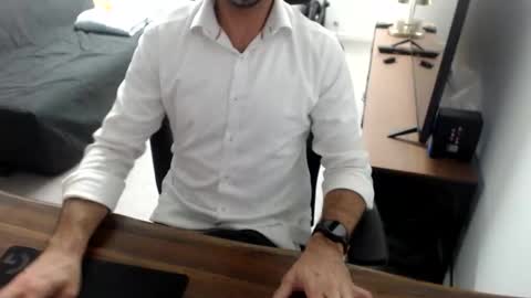 latexdave84 online show from January 7, 2026, 10:29 am